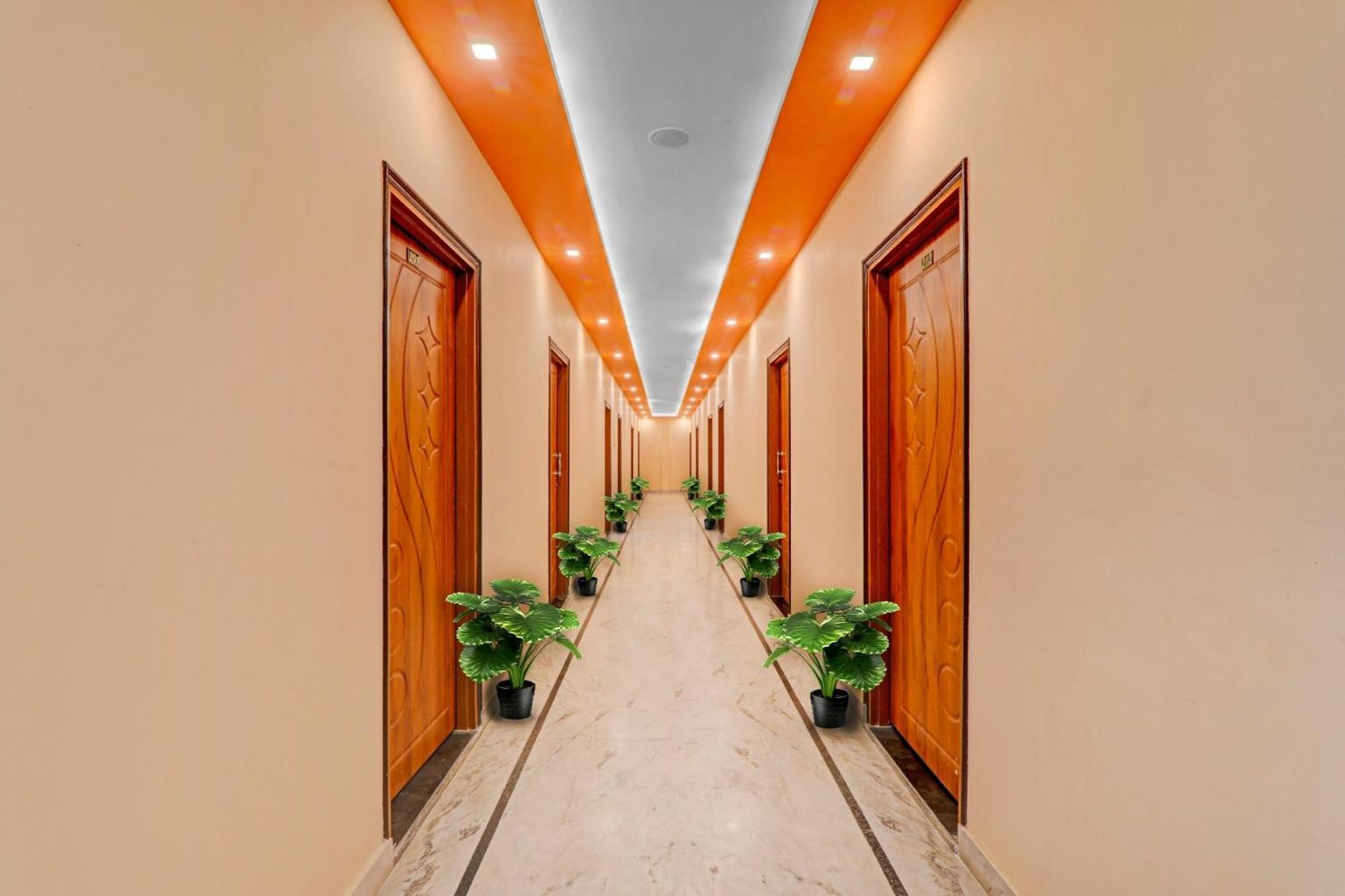 Hotel O Chauhan Palace Lucknow Esterno foto