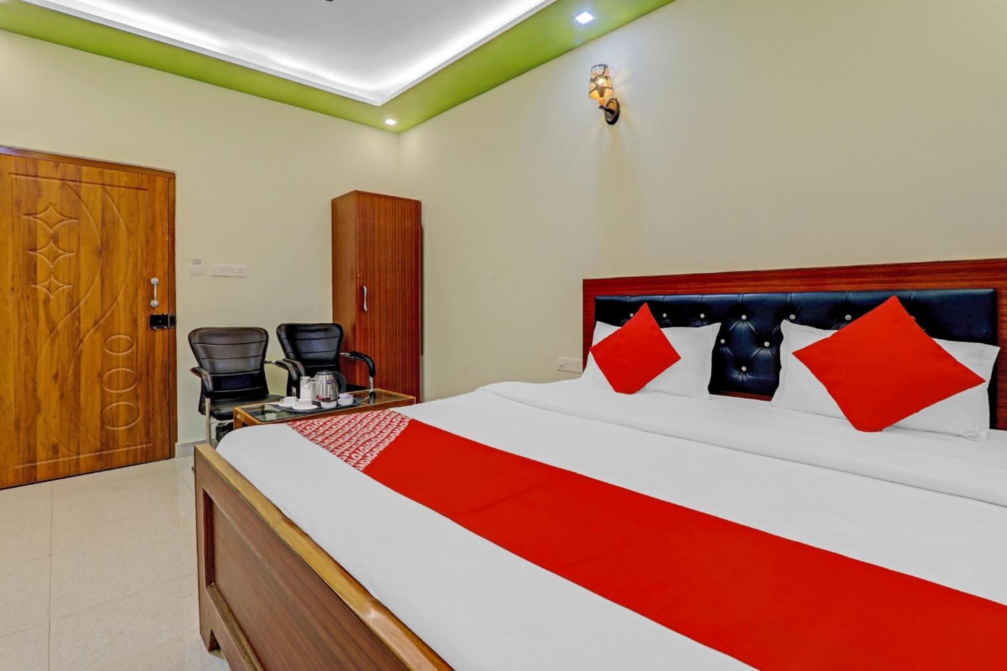 Hotel O Chauhan Palace Lucknow Esterno foto